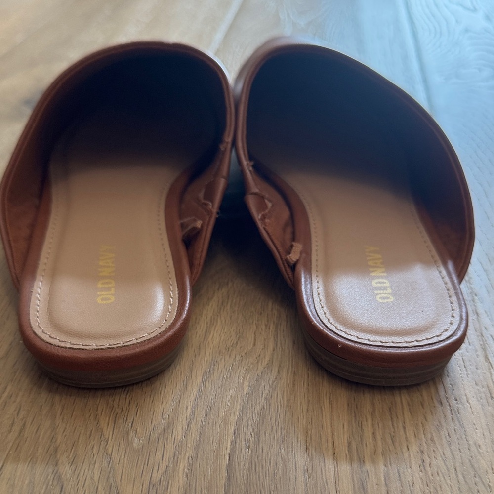 Old Navy Tan Mules | Women’s Size 8 | Sleek & Stylish - Picture 3 of 4